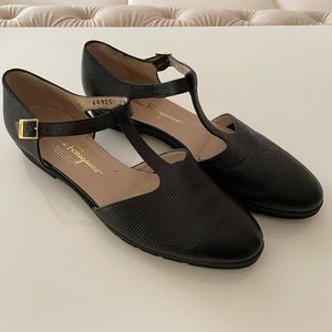 Salvatore Ferragamo Black Leather Flats      Size 11